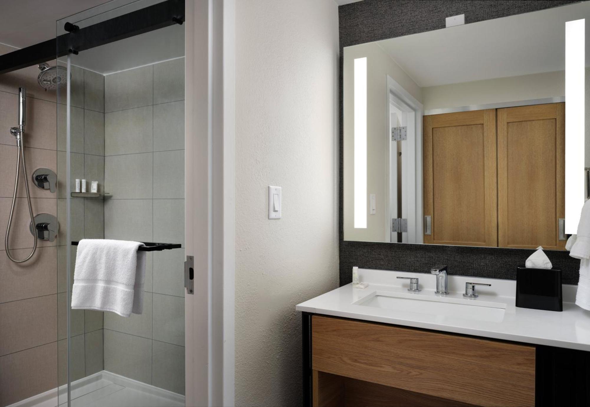 Sheraton Grand Rapids Airport Hotel Cascade Zewnętrze zdjęcie