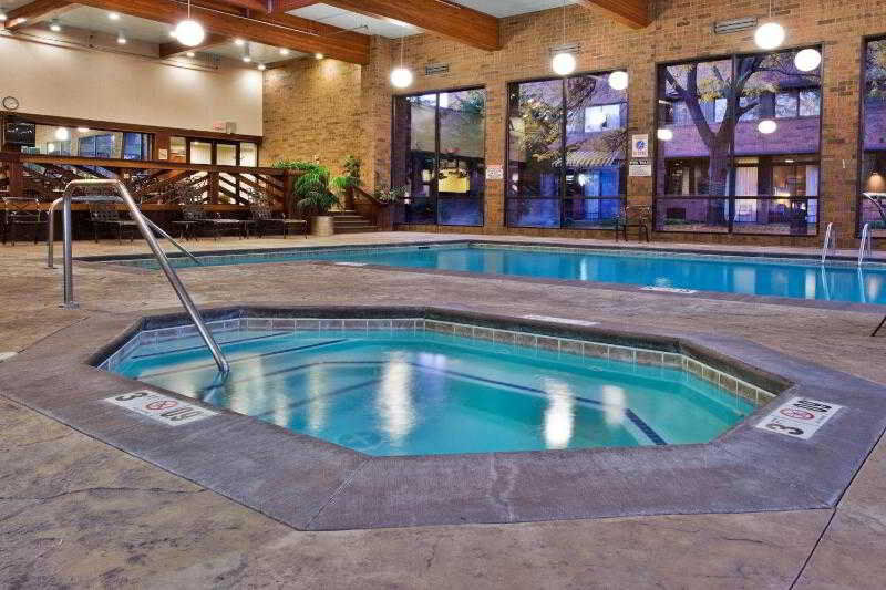 Sheraton Grand Rapids Airport Hotel Cascade Zewnętrze zdjęcie